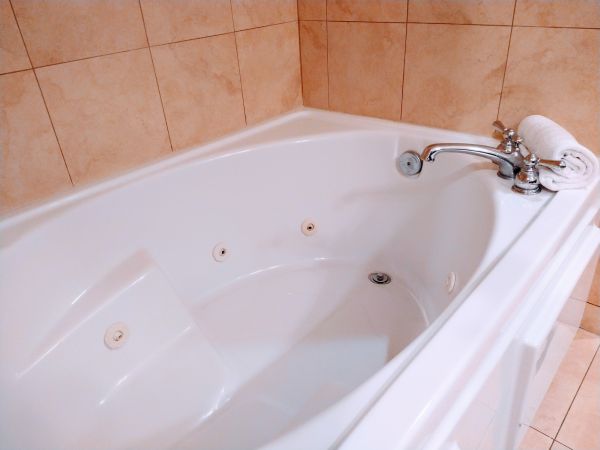 Cost of Jetted Tub Replacement in Mequon