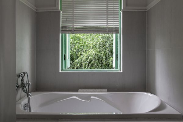 Cost of Fiberglass Tub Installation in Mequon